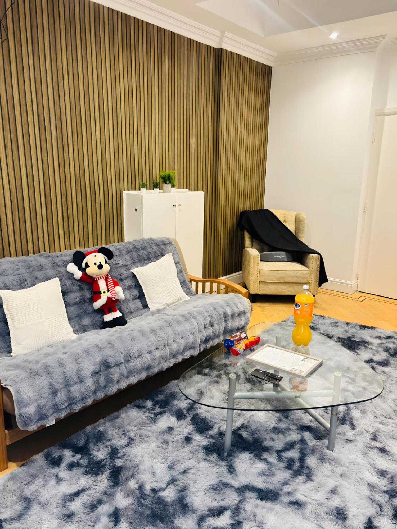Town Centre House, Near Heathrow, Holloway, Thorpepark, Legoland Apartment *