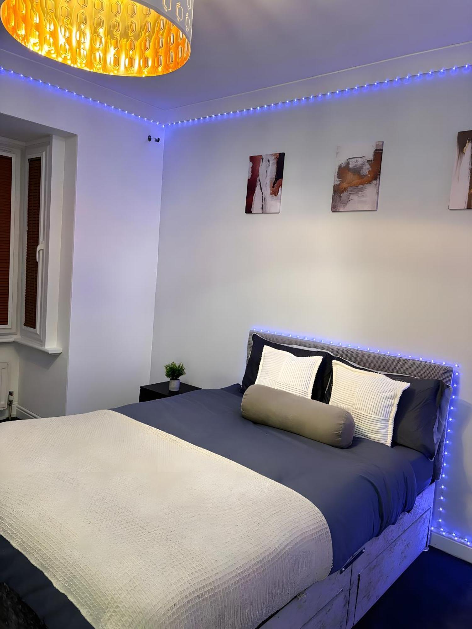 Apartment Town Centre House, Near Heathrow, Holloway, Thorpepark, Legoland Staines-upon-Thames