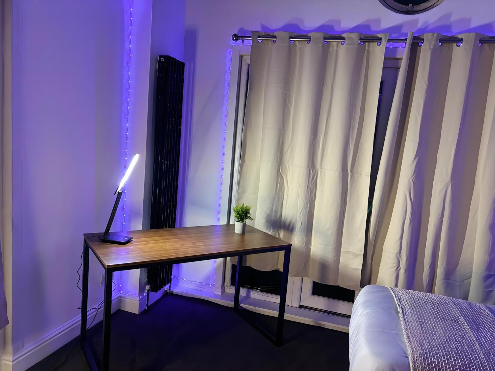 Apartment Town Centre House, Near Heathrow, Holloway, Thorpepark, Legoland Staines-upon-Thames